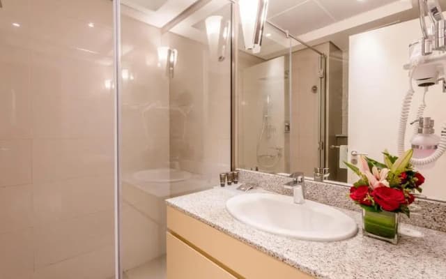 Royal Continental Hotel - photo 4