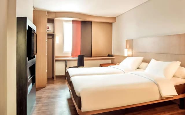 Ibis Gading Serpong - photo 1