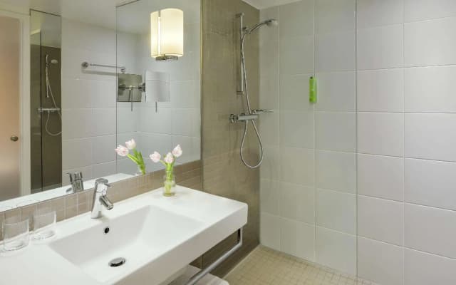 Mövenpick Hotel Amsterdam City Centre - photo 4