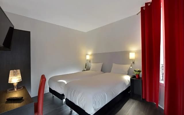 Hotel Douglas - photo 1