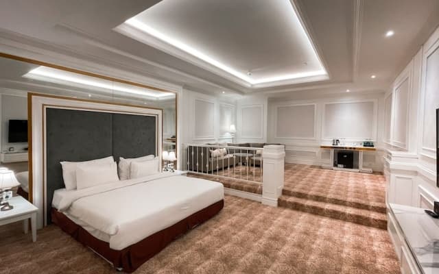 The Grantage Hotel & Sky Lounge - photo 10
