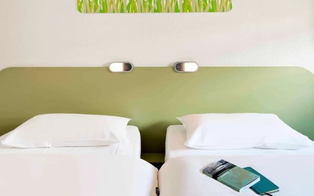 Hotel ibis budget Jakarta Airport - photo 2
