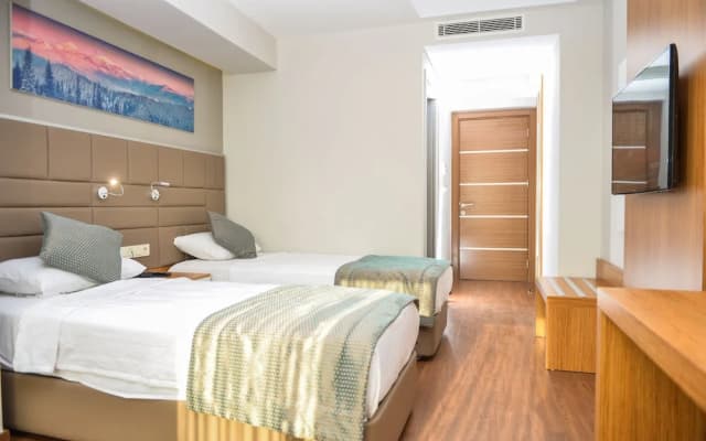 Hakcan Hotel - photo 2
