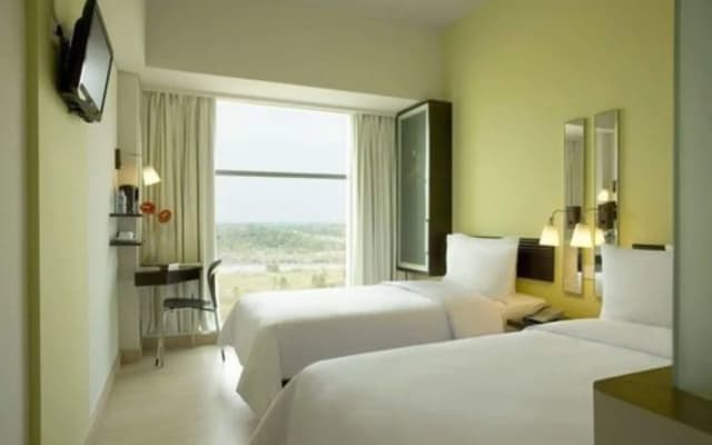 Hotel Santika BSD City Serpong - photo 4