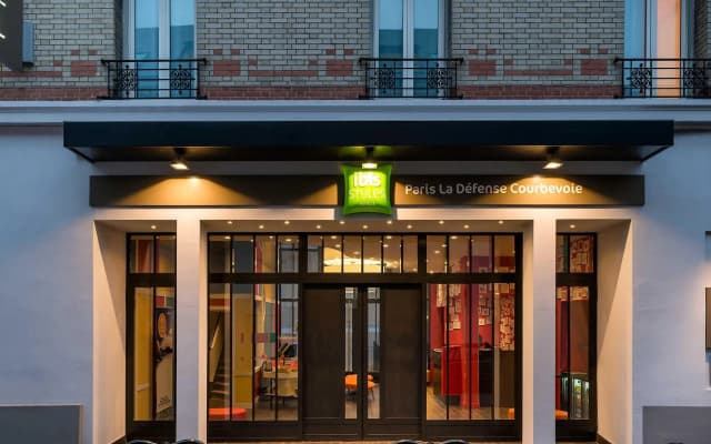 ibis Styles Paris La Defense Courbevoie - photo 1