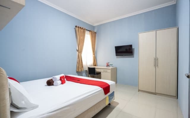 RedDoorz Plus near Siloam Karawaci - photo 3