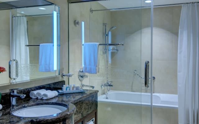 Crowne Plaza Madinah by IHG - photo 8