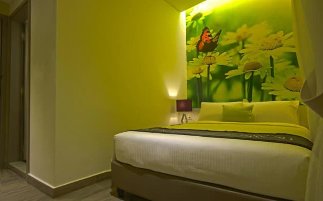 J8 Hotel - photo 2