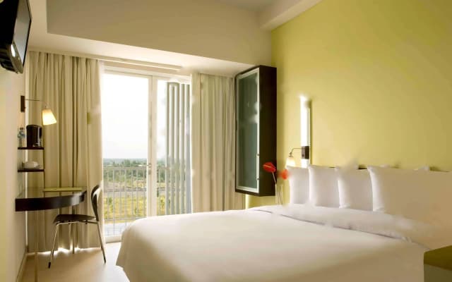 Hotel Santika BSD City Serpong - photo 2