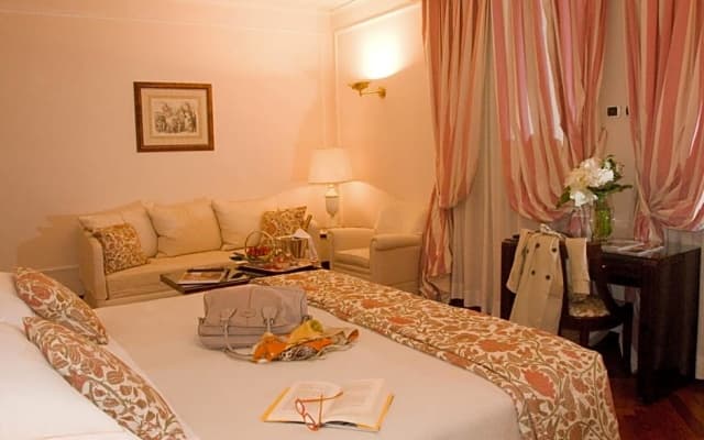 Hotel De La Ville - photo 2