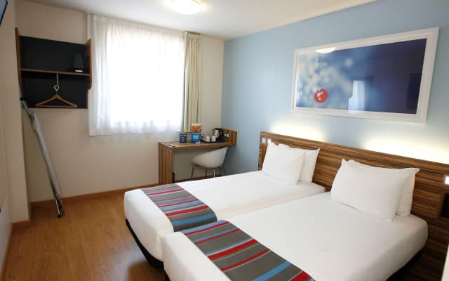 Travelodge Barcelona Poblenou - photo 2