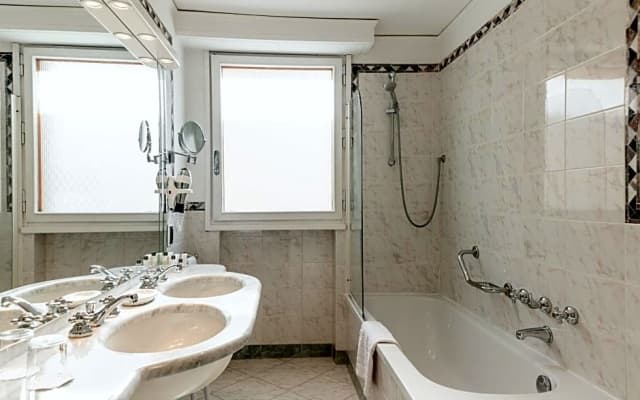 Hotel De La Ville - photo 3