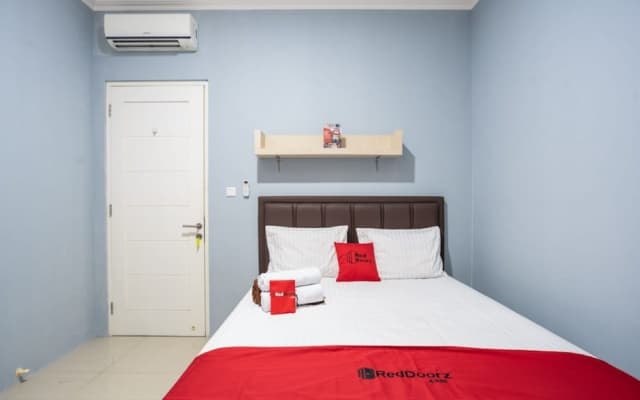 RedDoorz Plus near Siloam Karawaci - photo 8