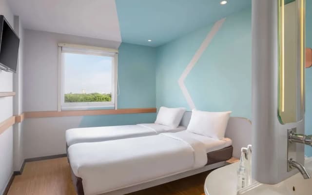 Hotel ibis budget Jakarta Airport - photo 1