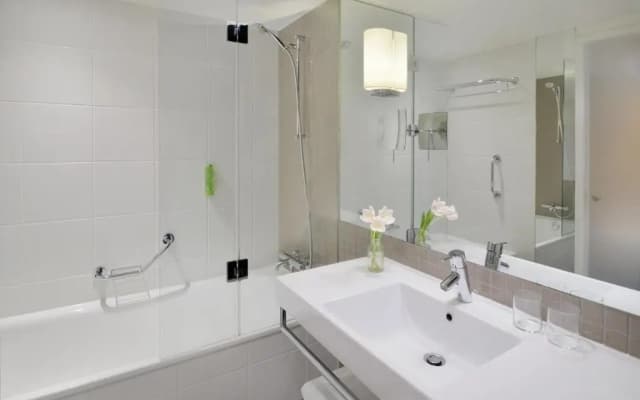 Mövenpick Hotel Amsterdam City Centre - photo 4