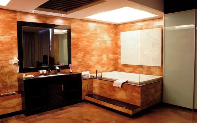 FM7 Resort Hotel - photo 2