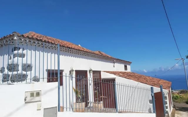Charming 1-bed House in La Laguna - photo 5