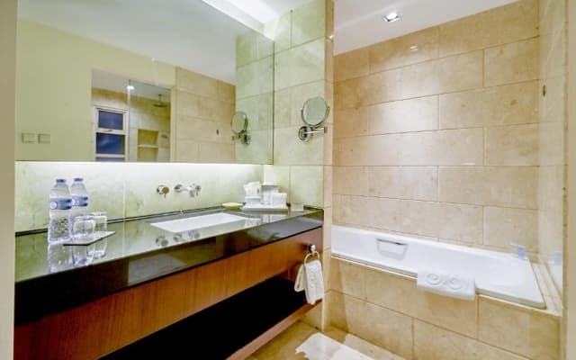 Hotel Gran Mahakam - photo 8
