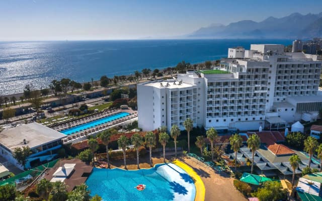 Hotel SU & Aqualand - photo 1
