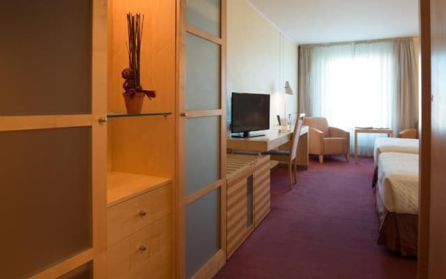 VIP Executive Entrecampos Hotel & Conference - photo 2