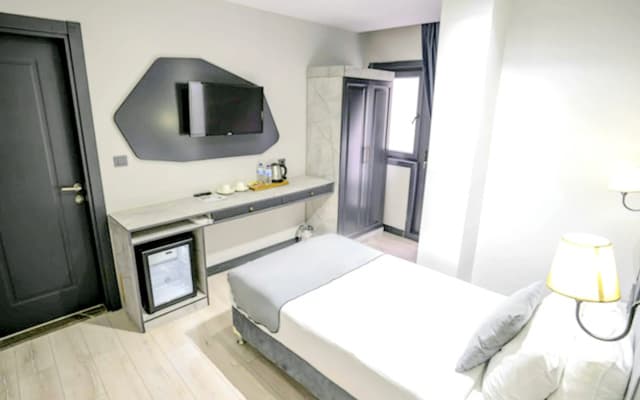 Express Plus Hotel - photo 3