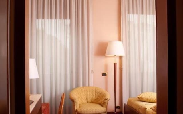 Roma Hotel - photo 3