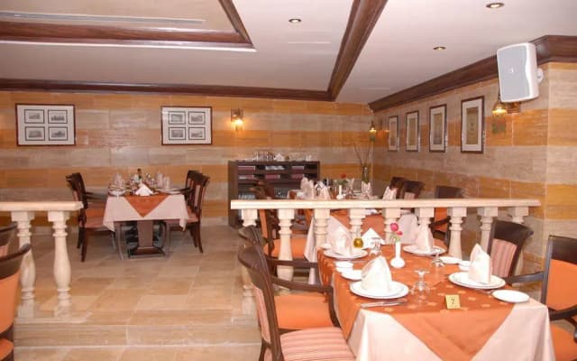 Ascot Hotel - photo 1