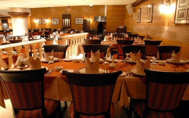 Ascot Hotel - photo 2