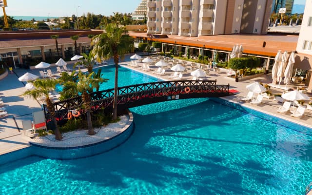 Grand Park Lara Hotel - photo 2
