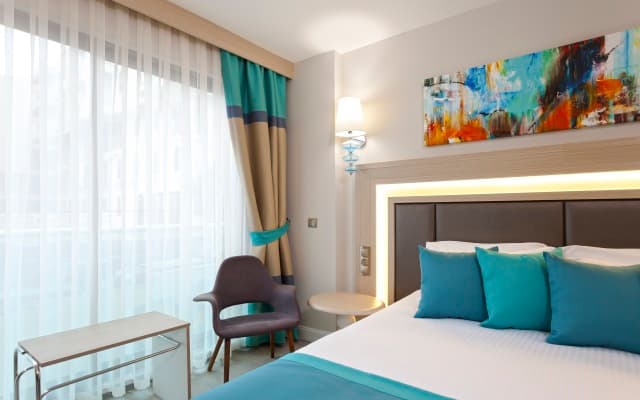 Falcon Hotel - photo 1