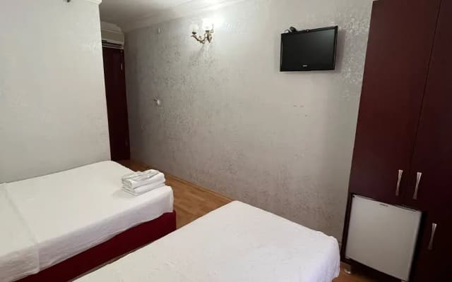 Red White Hotel - photo 3