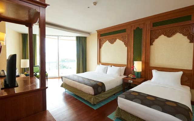 Long Beach Garden Hotel & Pavilions - photo 4