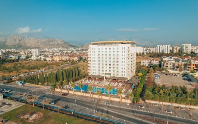 Crowne Plaza Hotel Antalya, an IHG Hotel - photo 4