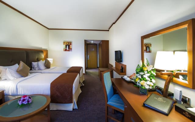 Landmark Summit Hotel - photo 1