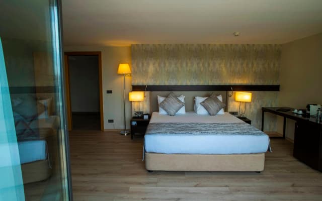 Port Bosphorus Hotel - photo 3