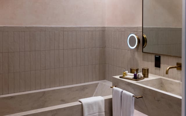 ERTH Abu Dhabi Hotel - photo 7