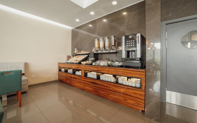ABC Hotel Porto - Boavista - photo 4