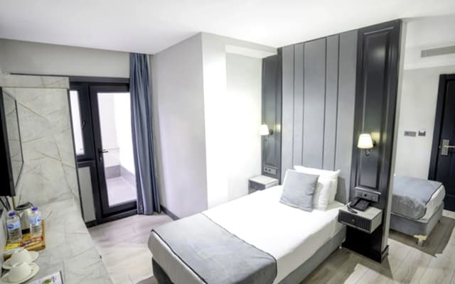 Express Plus Hotel - photo 1