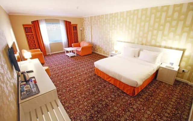 The George Hotel - photo 2