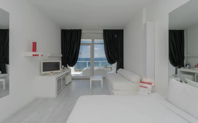 Hotel SU & Aqualand - photo 1