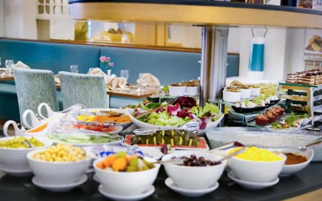 Royal Continental Hotel - photo 5