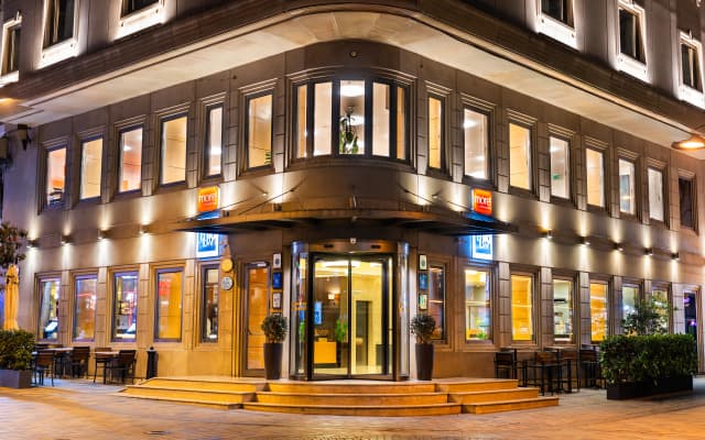 Midtown Hotel - photo 1