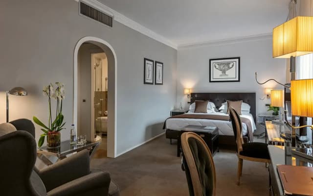 Roma Hotel - photo 1