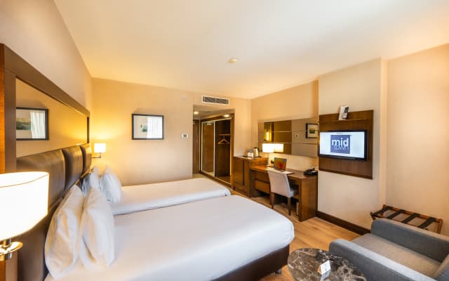 Midtown Hotel - photo 3