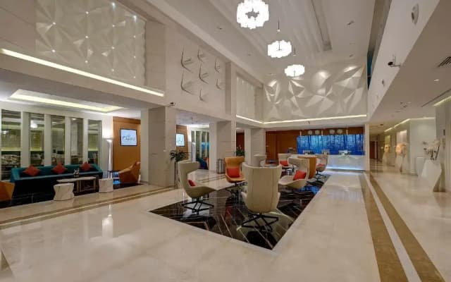 Royal Continental Hotel - photo 3
