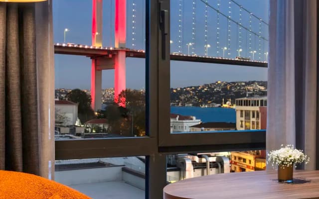 Crowne Plaza Istanbul Ortakoy Bosphorus, an IHG Hotel - photo 1