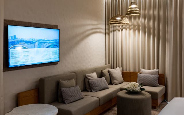 ERTH Abu Dhabi Hotel - photo 9
