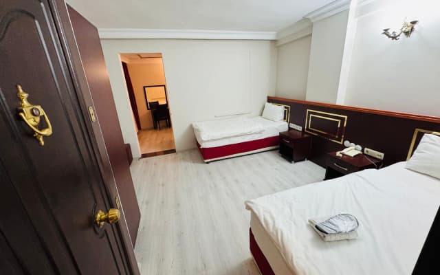 Red White Hotel - photo 2
