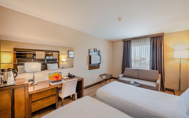 Midtown Hotel - photo 2