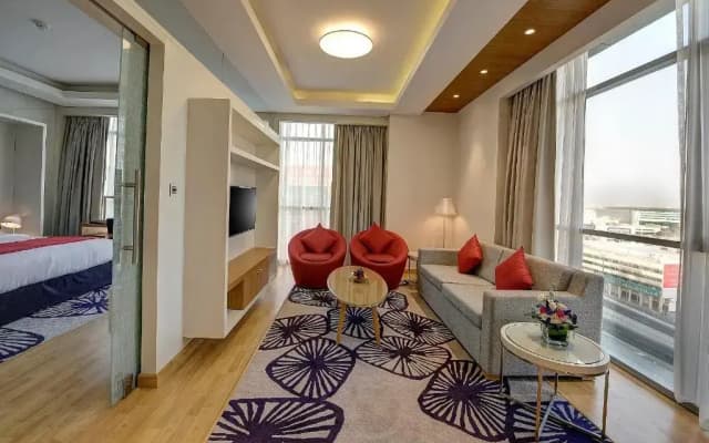 Royal Continental Hotel - photo 3